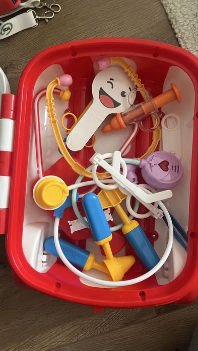 Zabawkowa walizka doktora