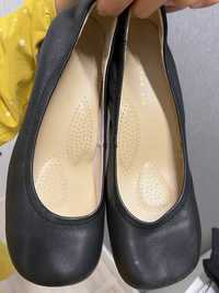 Чорні літні жіночі шкіряні туфлі на середньому каблуці 40P