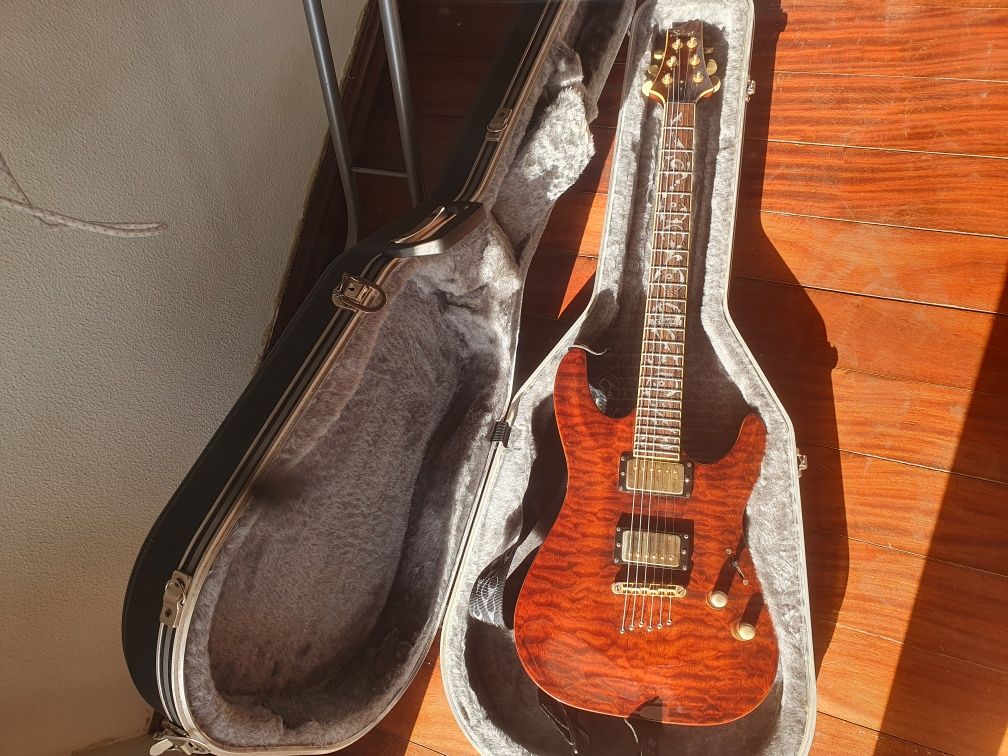 Venda dessa guitarra para comprar mota Tudo isso custou mais de 1000€