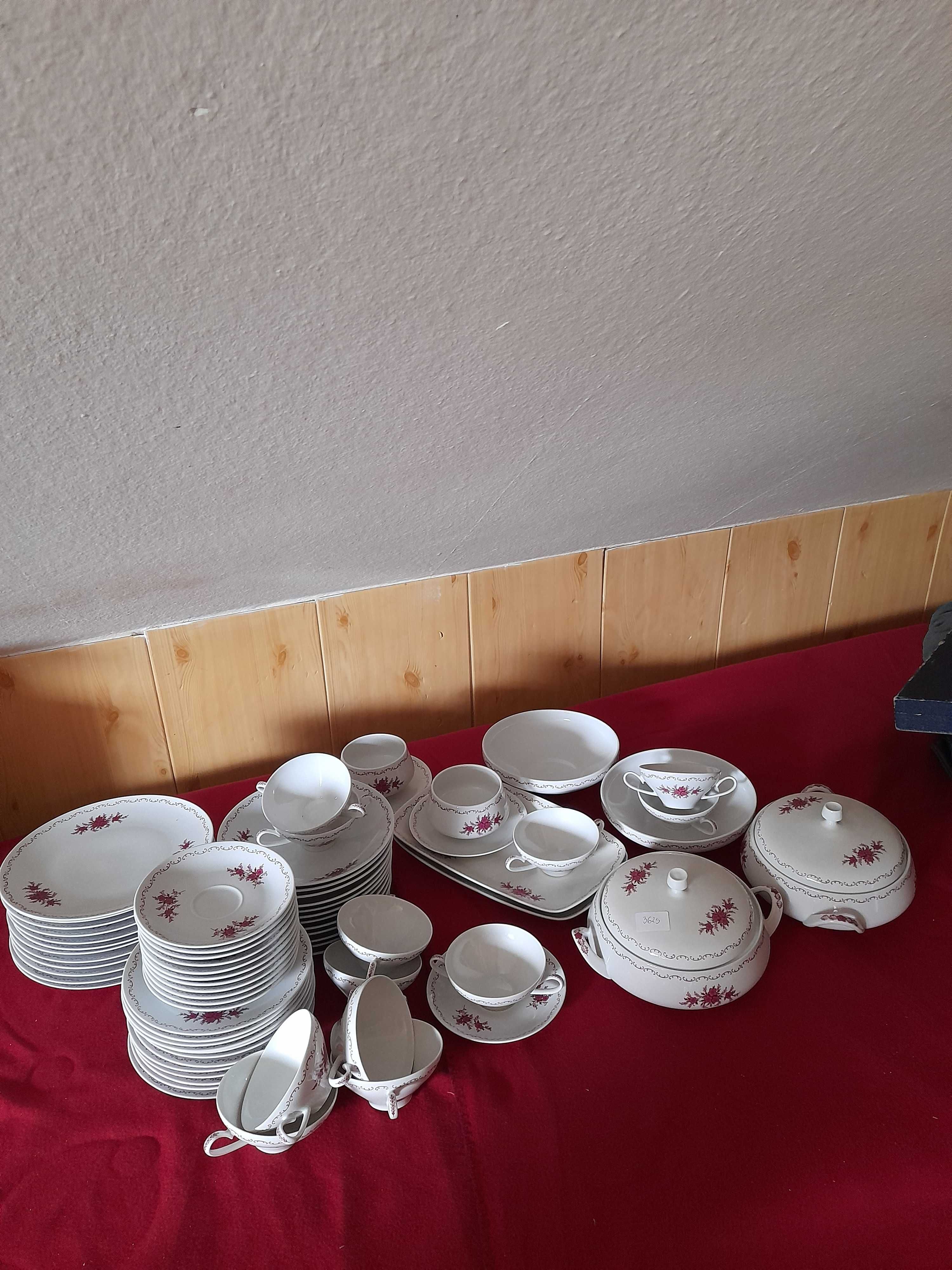 Porcelanowy serwis obiadowy sygnowany