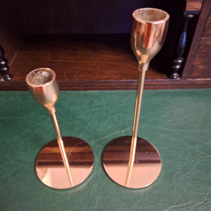 Dwa złote świeczniki