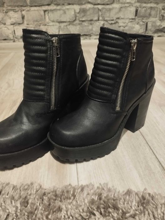 Жіноче зимове взуття ,ботінки