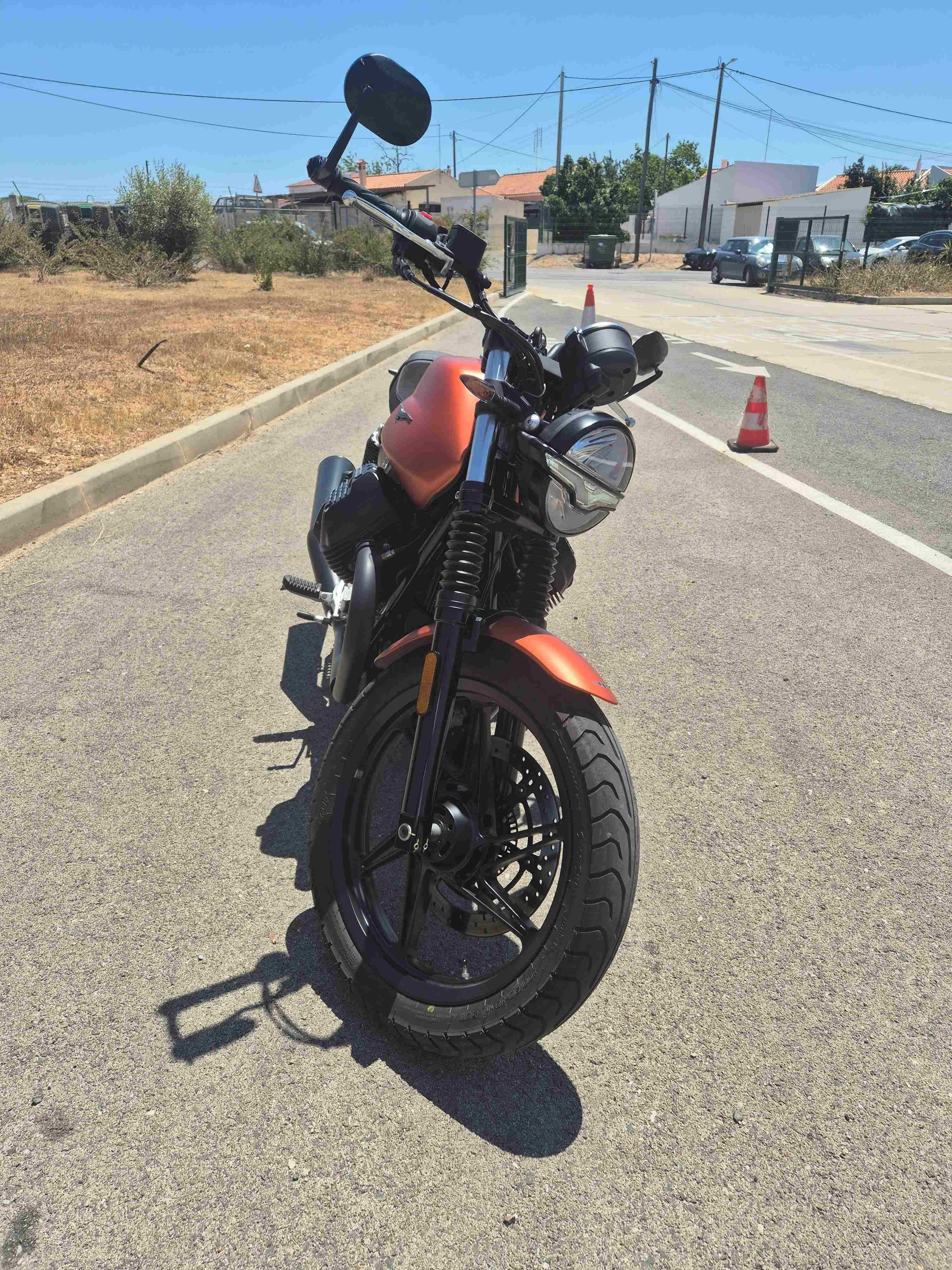 Moto Guzzi V7 Stone 850cc de 2022