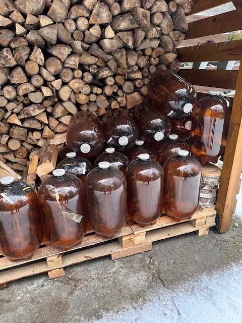 Duże plastikowe pojemniki 30–40 L po piwie PET