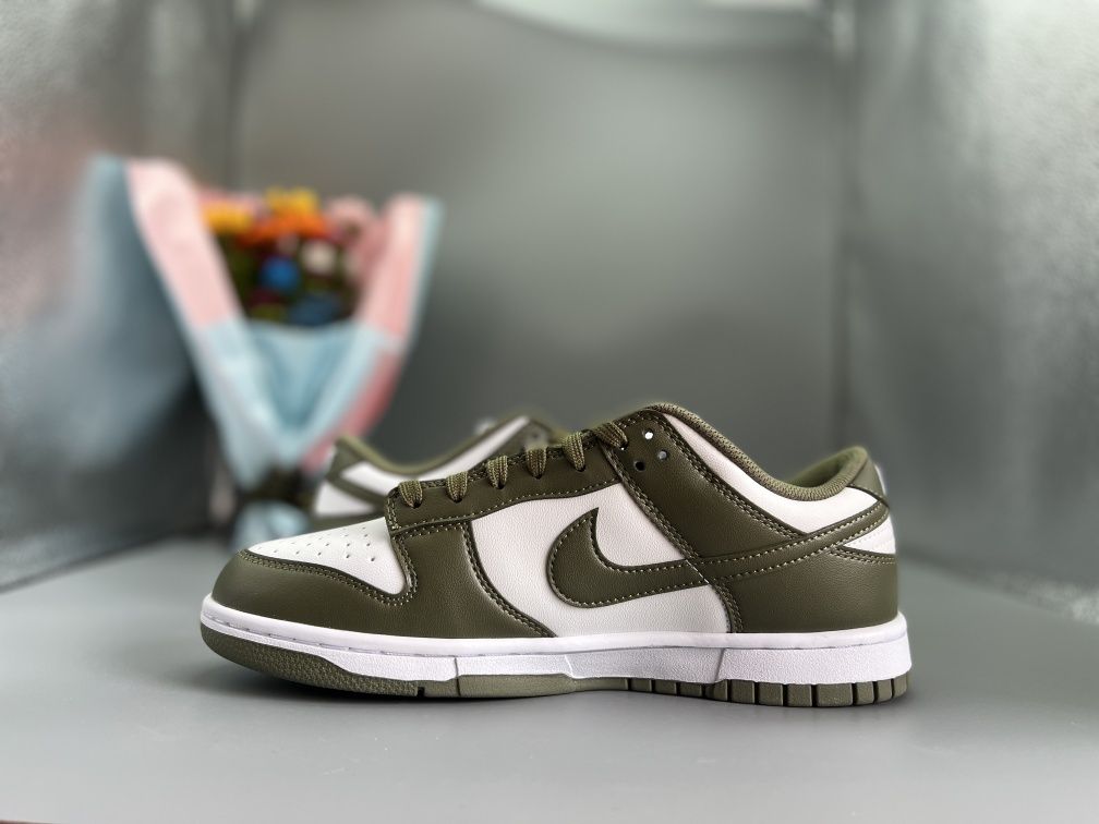 Nike Dunk Low Olive