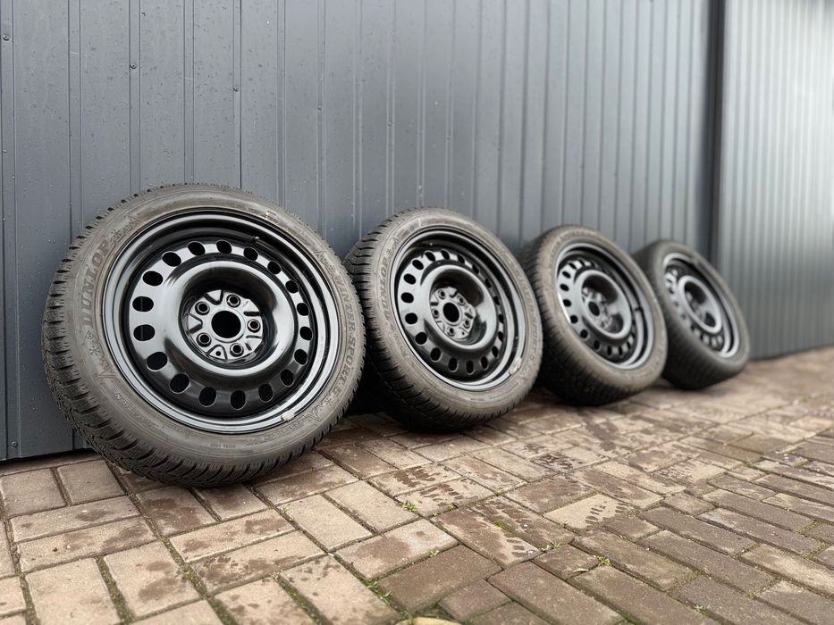 Koła Stalowe TOYOTA Corolla  OEM OPONY Zimowe DUNLOP 225/45 R17  2017R