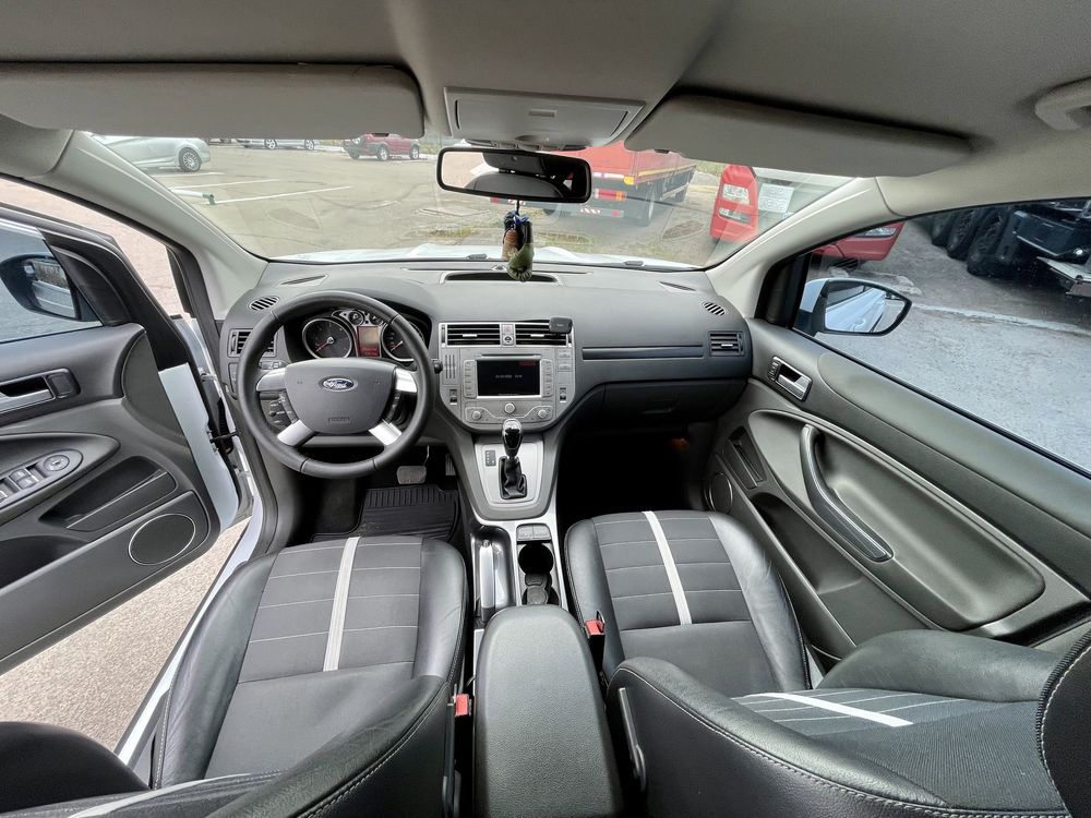 Ford Kuga 1 автомобіль