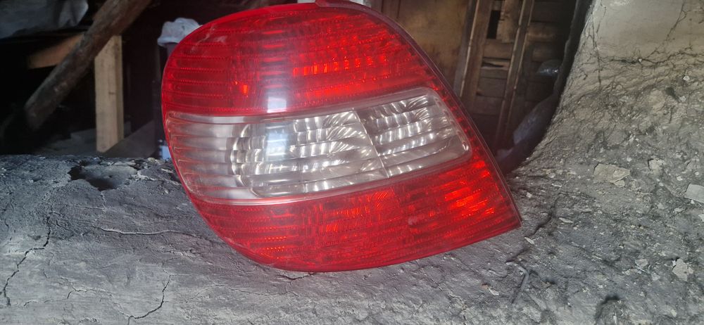 Toyota avensis t22 лівий ліхтар (фонарь)
