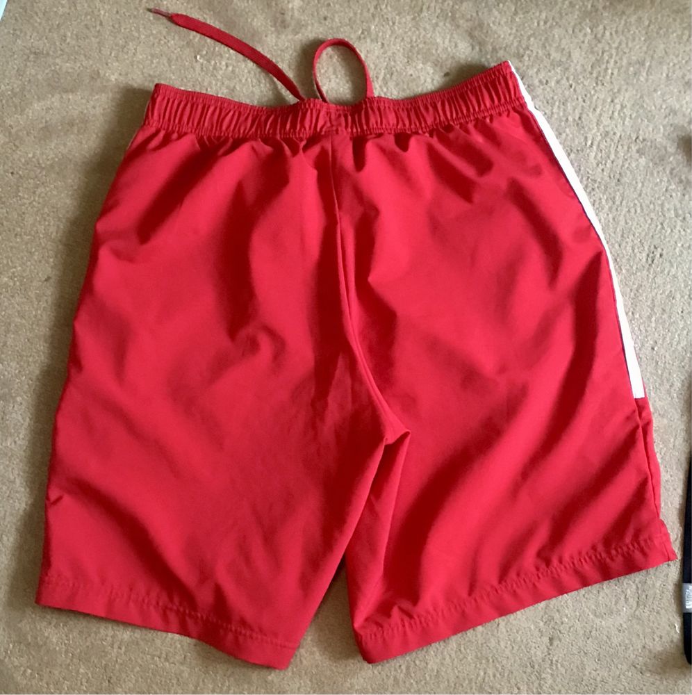 Продам спортивні шорти Adidas