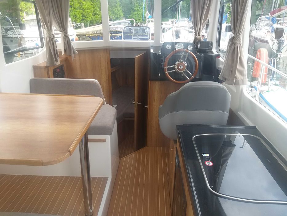 Czarter wynajem łódź Jacht motorowy Quest 825 Mazury bez patentu