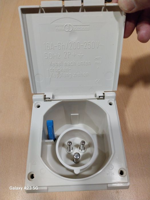 Tomada 220 v para barco