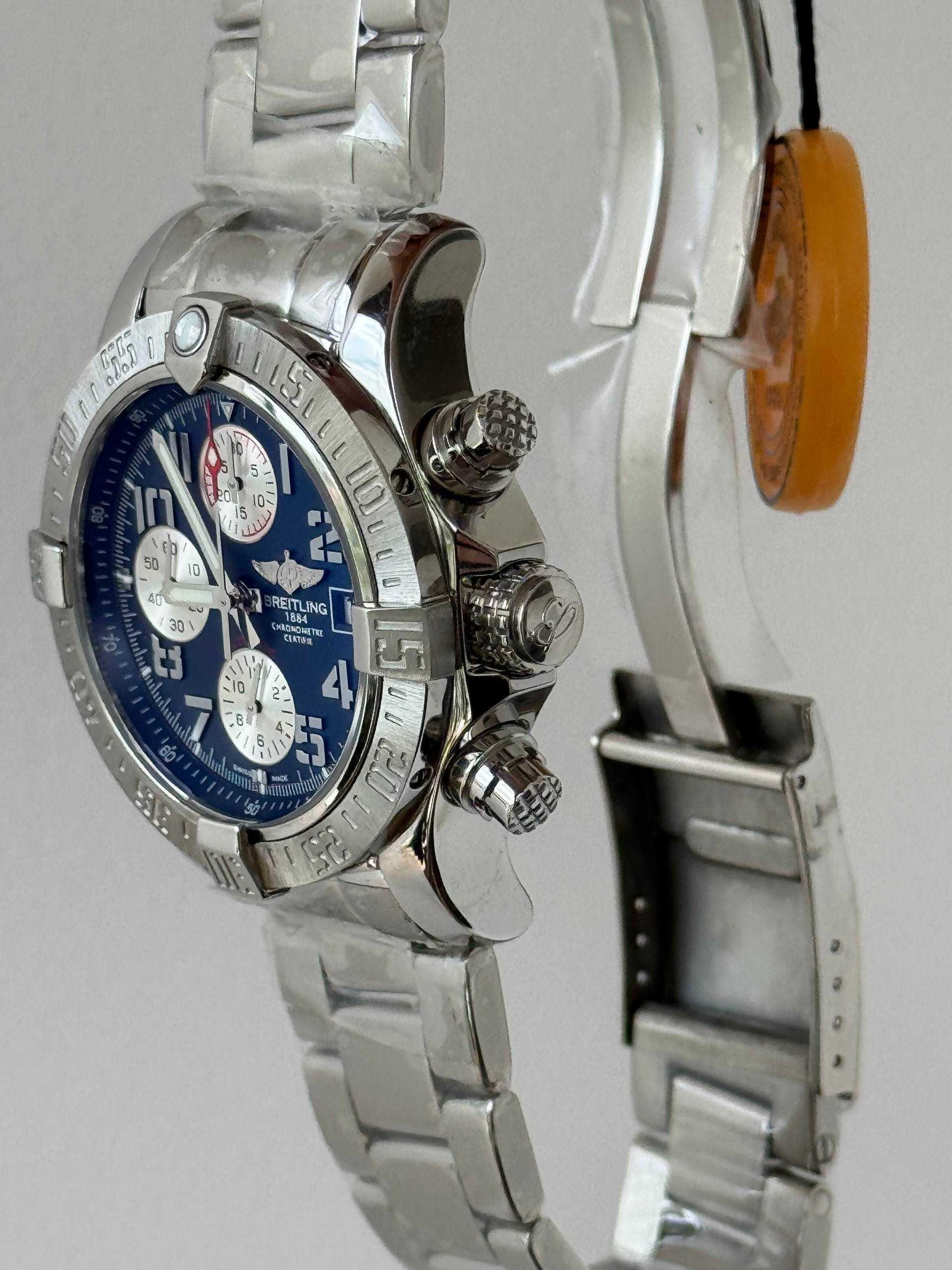 Breitling Avenger II Chronograph A13381