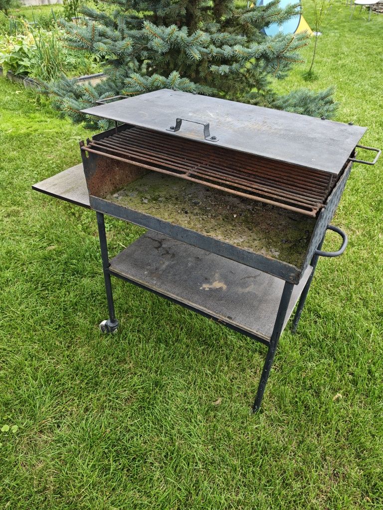 Grill robiony  na kółkach