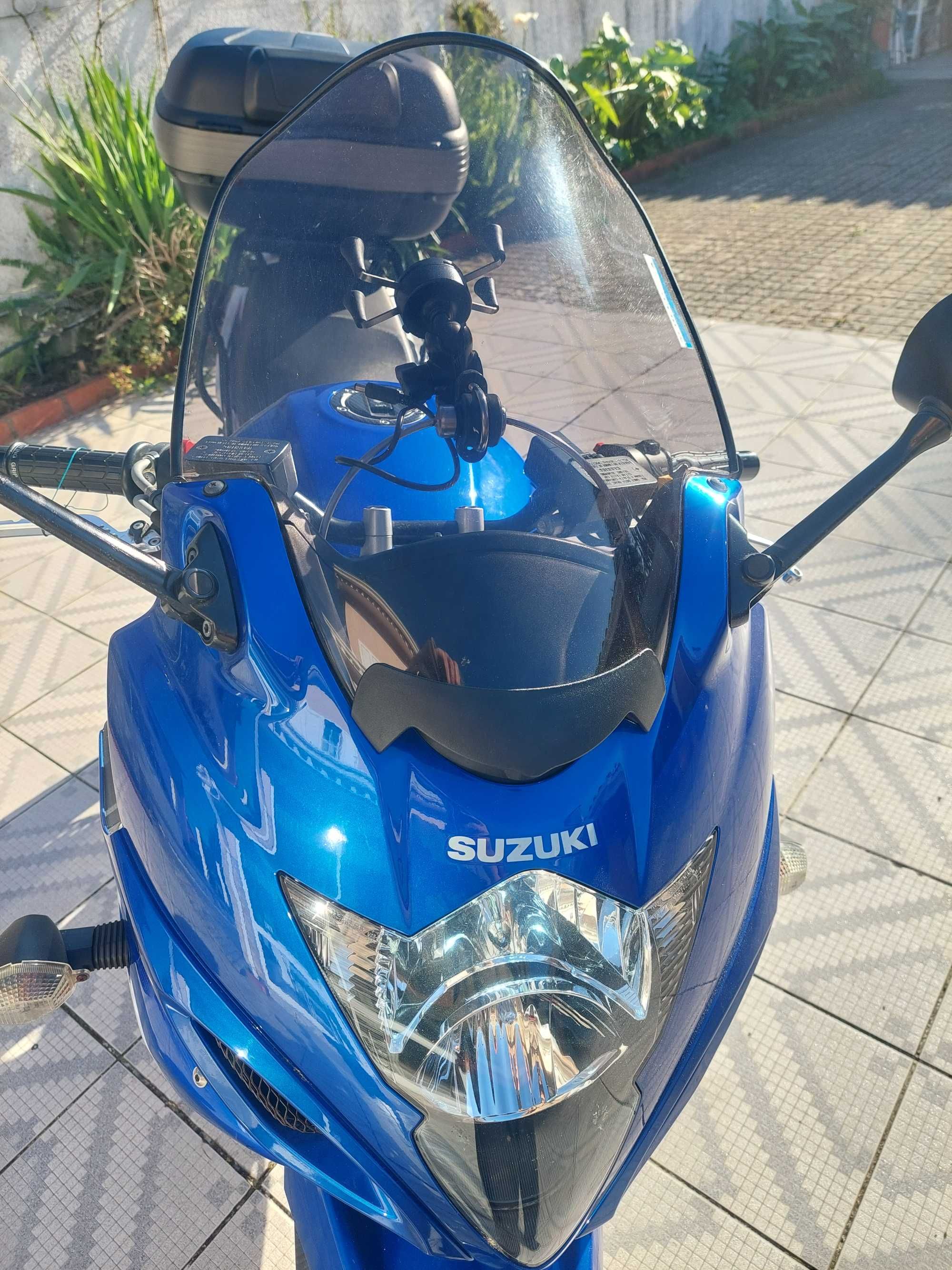 Mota Suzuki GSX 650F impecável com extras