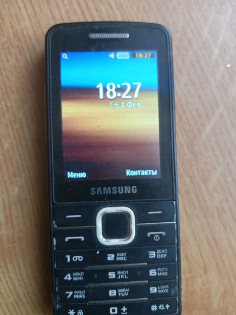 Продаю кнопковий телефон SAMSUNG S5610.ефон ssmcung s
