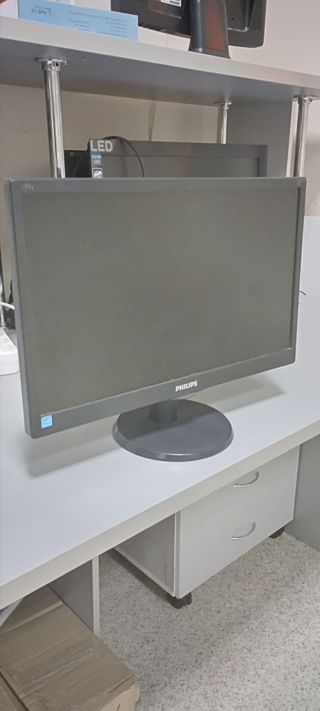Мониторы Рhilips 160Е1, 170S6, HA191-hanns-g, asus vw193.