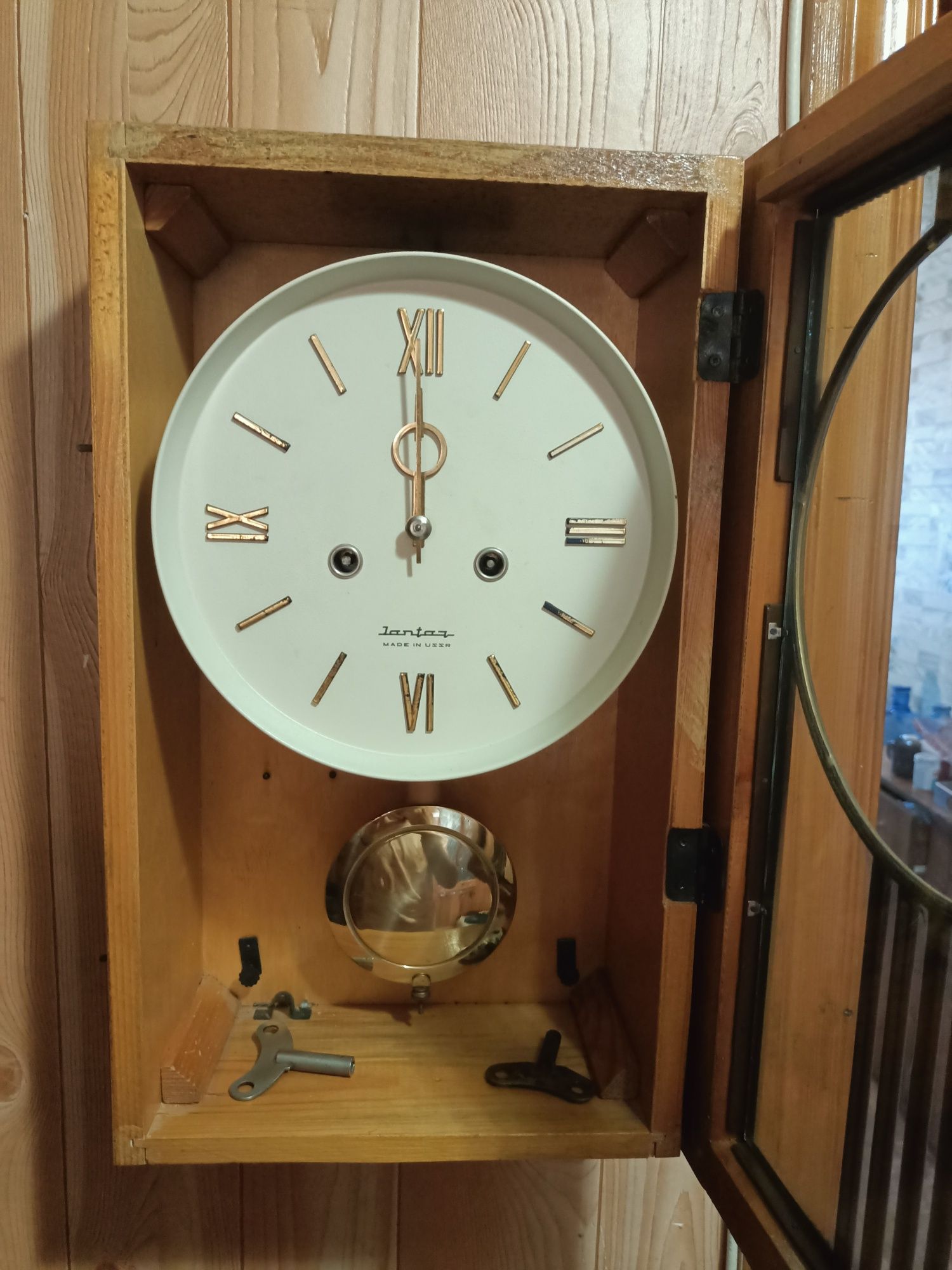 Настенные механические часы Янтарь с боем