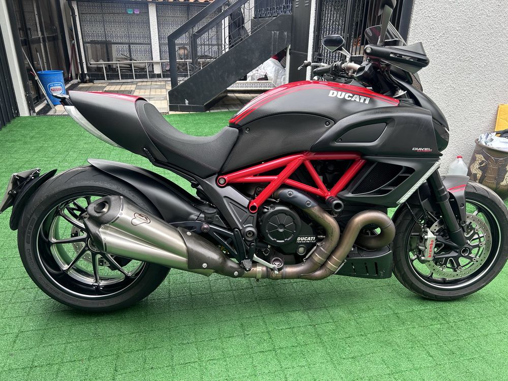 Ducati diavel carbon gps akrapovic/ entrega nacional/ credito/ retoma