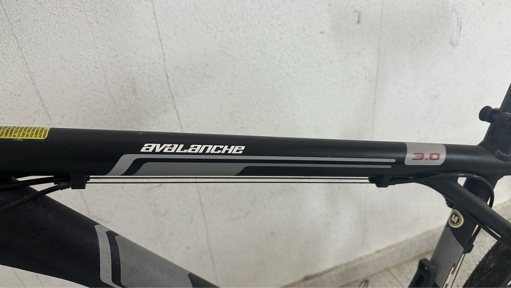 Bicicleta BTT GT Avalanche 3.0