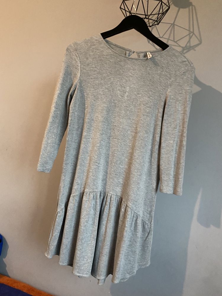 Sukienka Stradivarius, falbanka szara roz. S