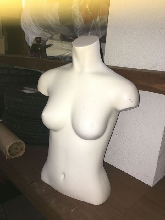 busto femenino em fibra ..manequim  ideal para loja
