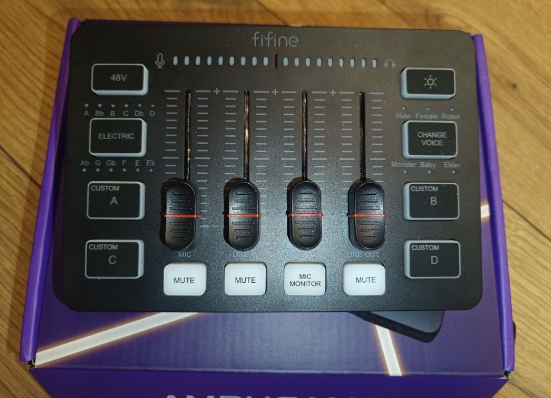 FIFINE Mikser audio do gier, RGB mikser z interfejsem mikrofonu