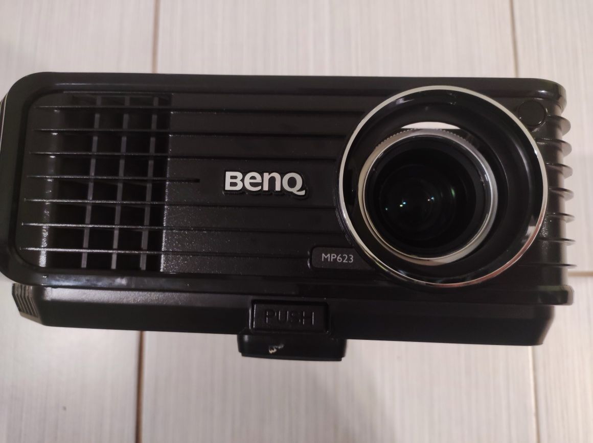 Projektor BenQ mp623