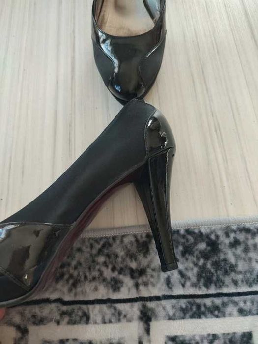 buty damskie na obcasie rozm. 39 firmy Gino Rossi