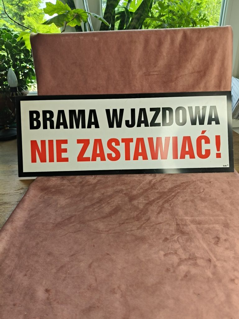 Tabliczka z tworzywa Brama wjazdowa nie zastawiać P
