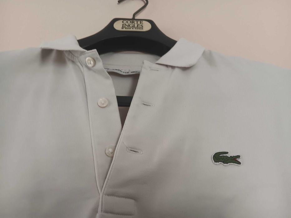 Polo Lacoste branco e vermelho