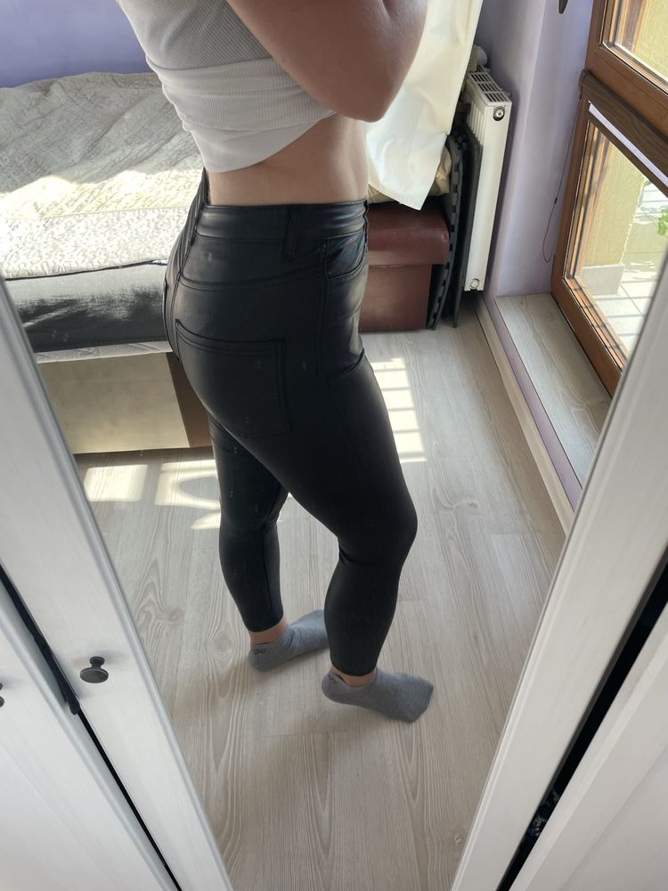 Calzedonia czarne woskowane skórzane lateksowe czarne rurki wysoki