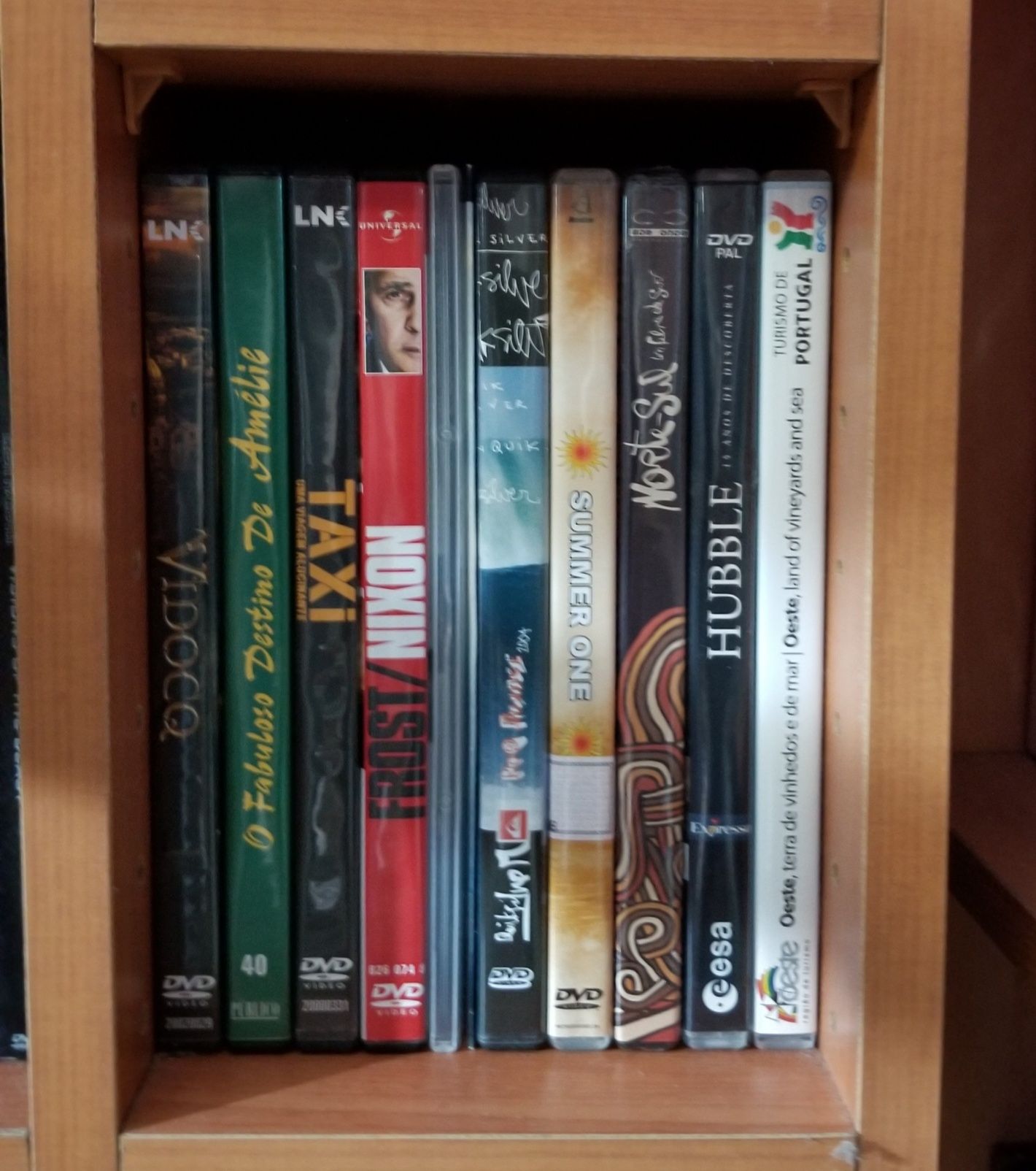 Móvel para DVDs, com ou sem DVDs