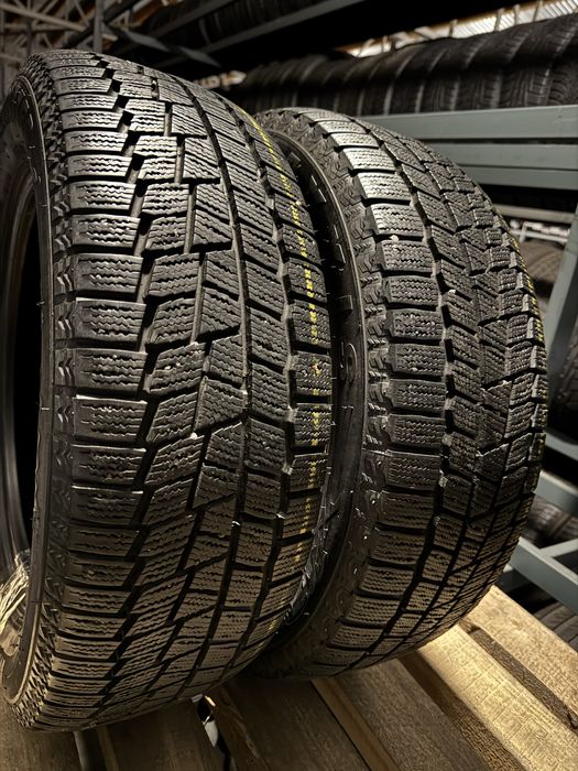 Шини зимні Б/У 205/60R16 Maxxis ArcticTrekker