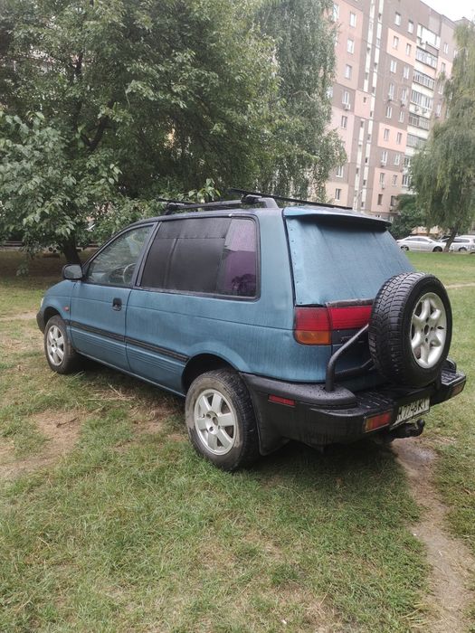 Продам Мицубиси Спейс Рунер