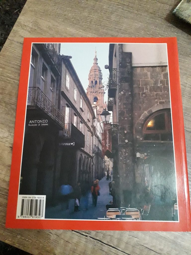 Livro "Todo o Santiago"