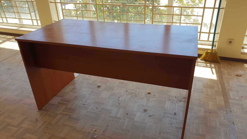 Oportunidade !! Secretária Prática