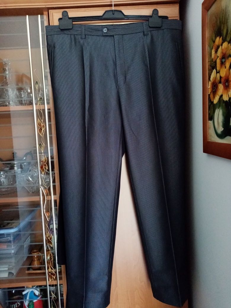 Garnitur męski marki PROBA, stalowy
