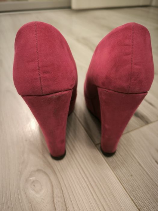 Piękne damskie buty na koturnie fuksja róż 38 obcas