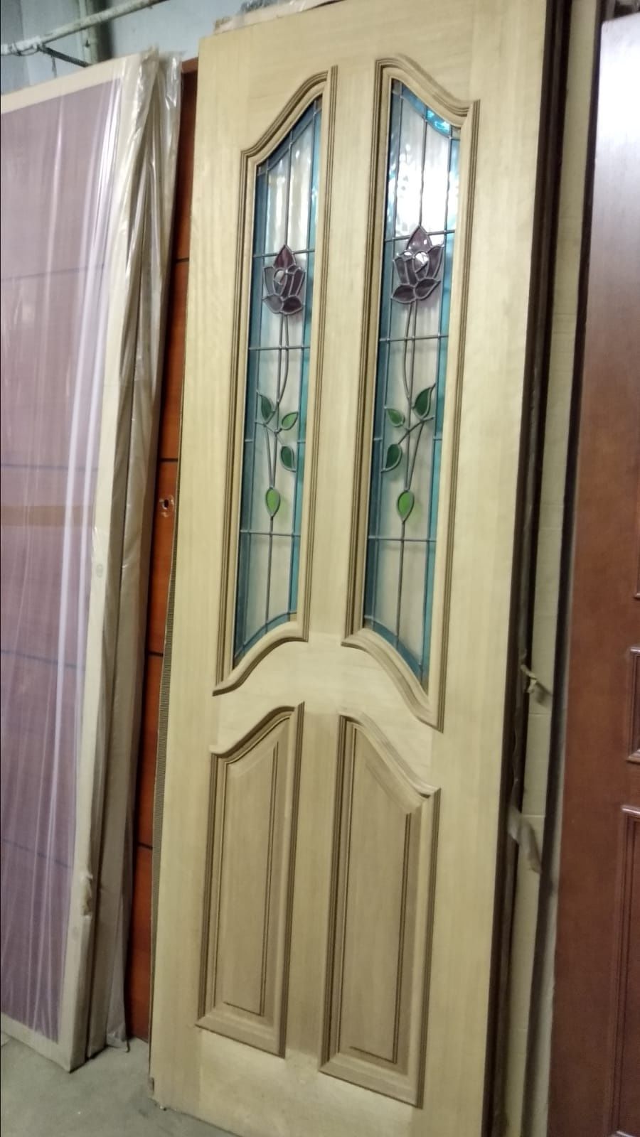 Продам двери из массива красного дерева