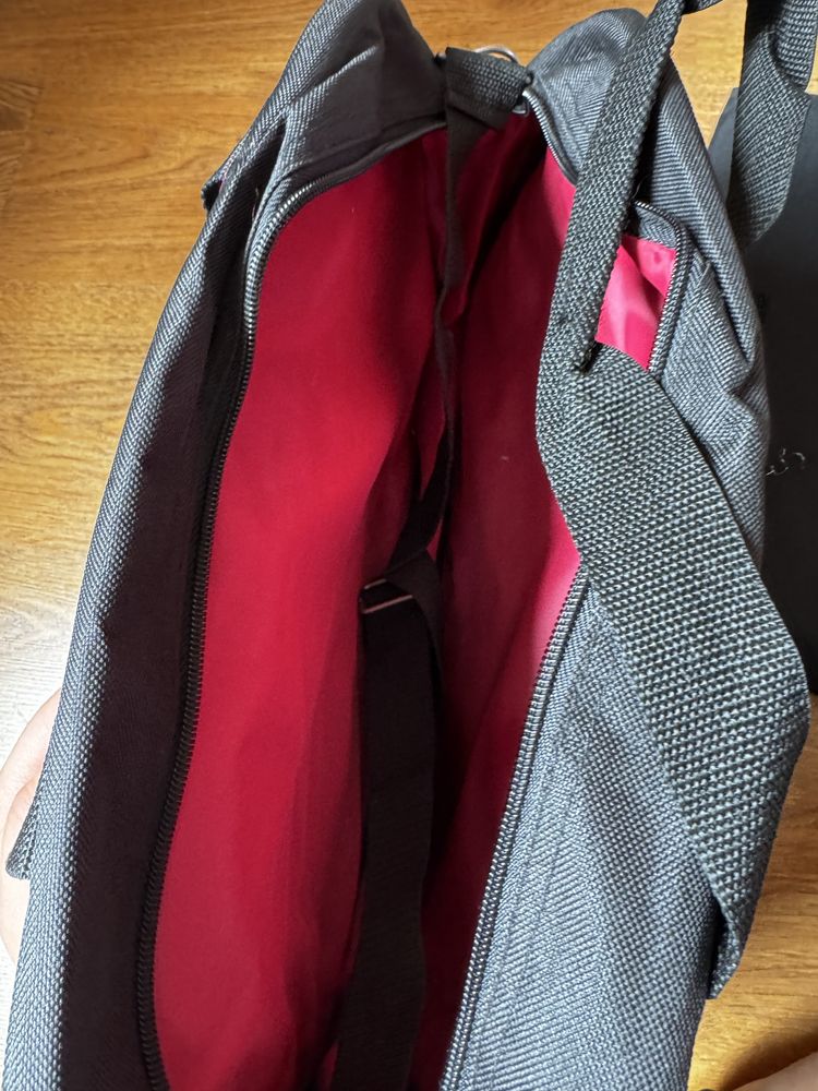 Torba na ramię z wyciąganą kieszenią na laptopa