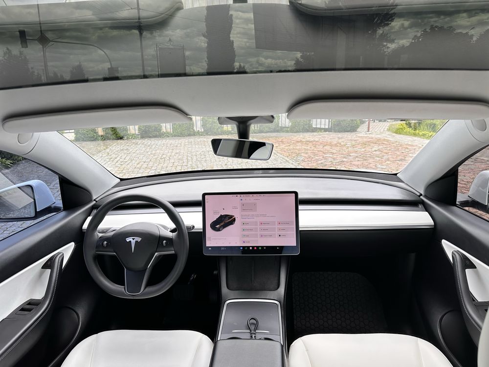 Tesla Model Y Повний прівід батарея 82кіл вожливо обмін!