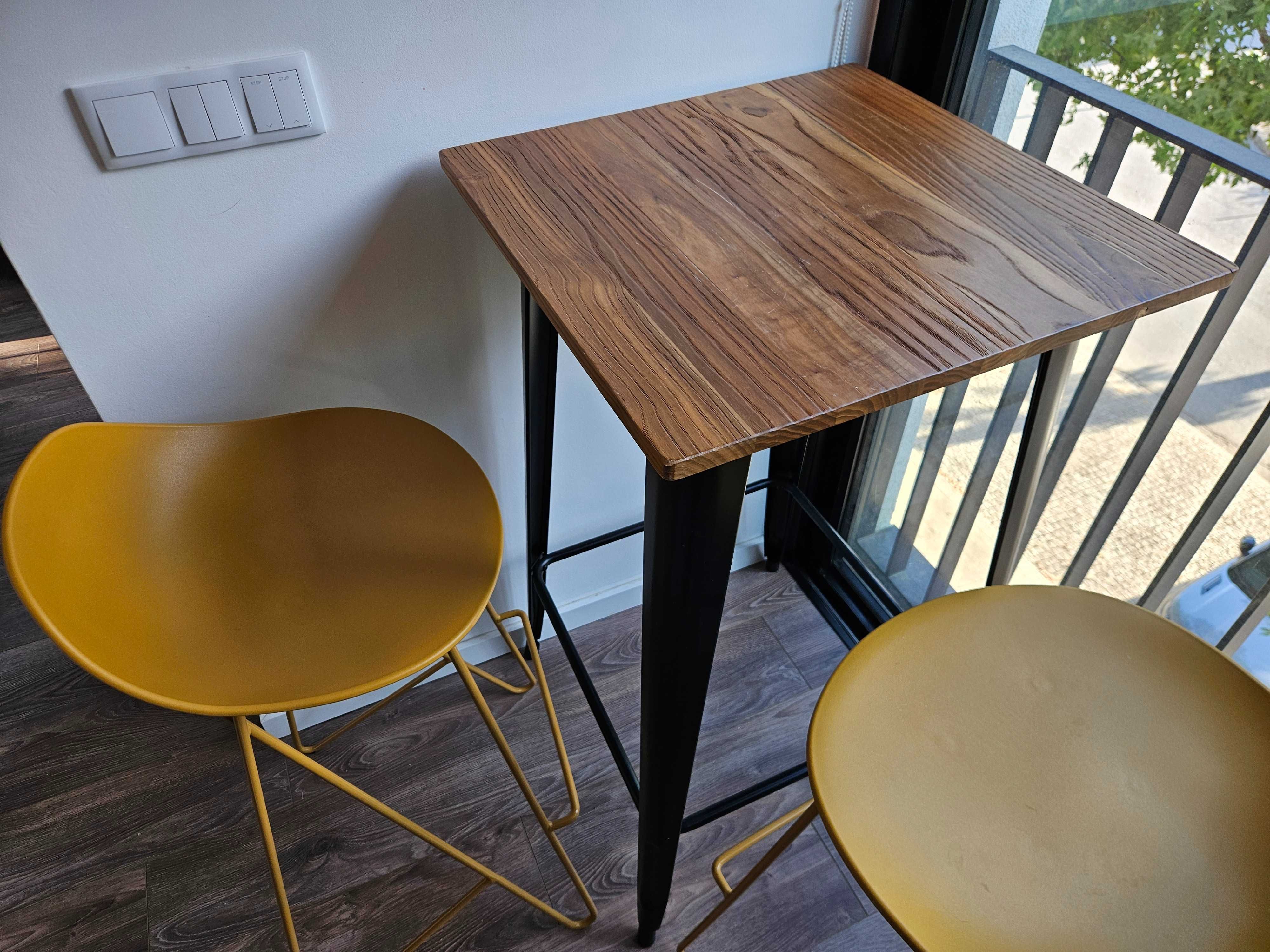 Conjunto Mesa alta com Cadeiras