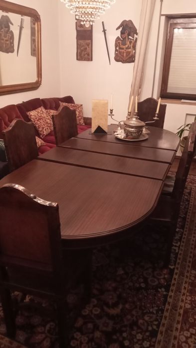 Mesa maçica em extençivel, com 6 cadeiras