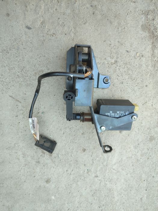 Продам замок стекла задней Ляды багажника на BMW e39 touring