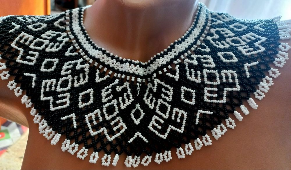 Прикраса на шию з