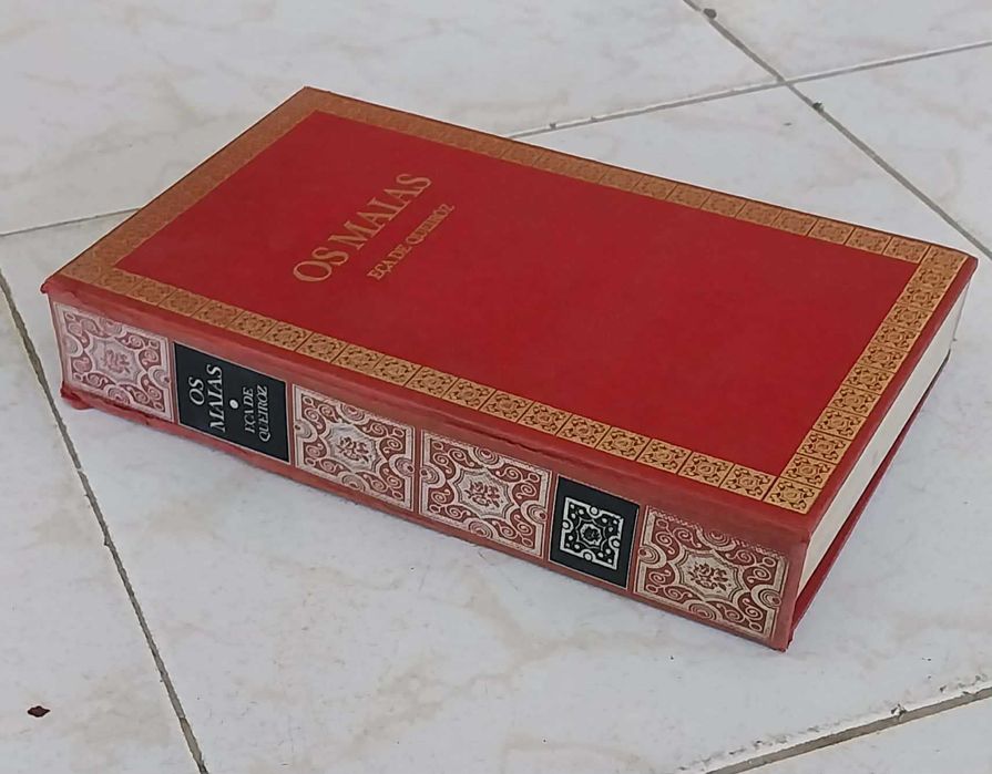 Livro Antigo "Os Maias" de Eça Queiroz. Editora Círculo de Leitores
