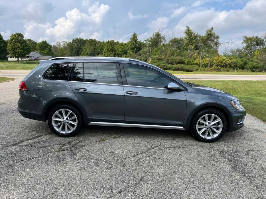 Volkswagen Golf      2017