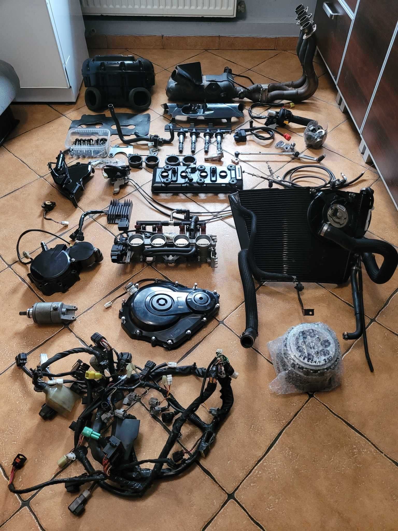 K9 napinacz GSX R 750 Napinacz rozrządu  K8 Napinacz GSX-R 750 L1