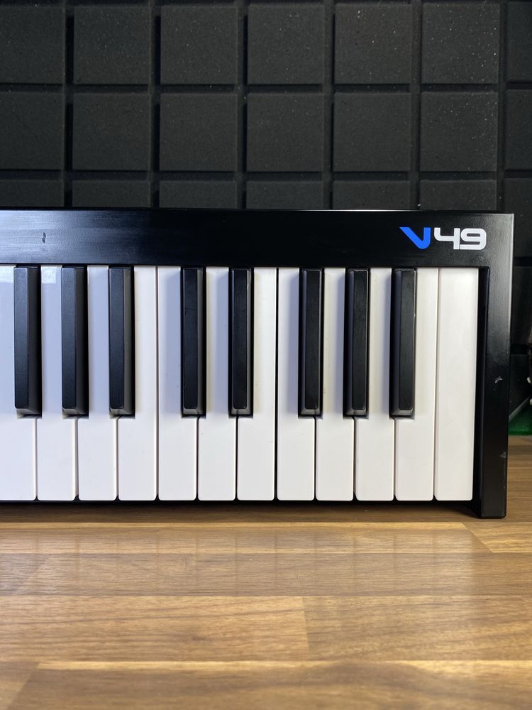 MIDI клавиатура Alesis V49