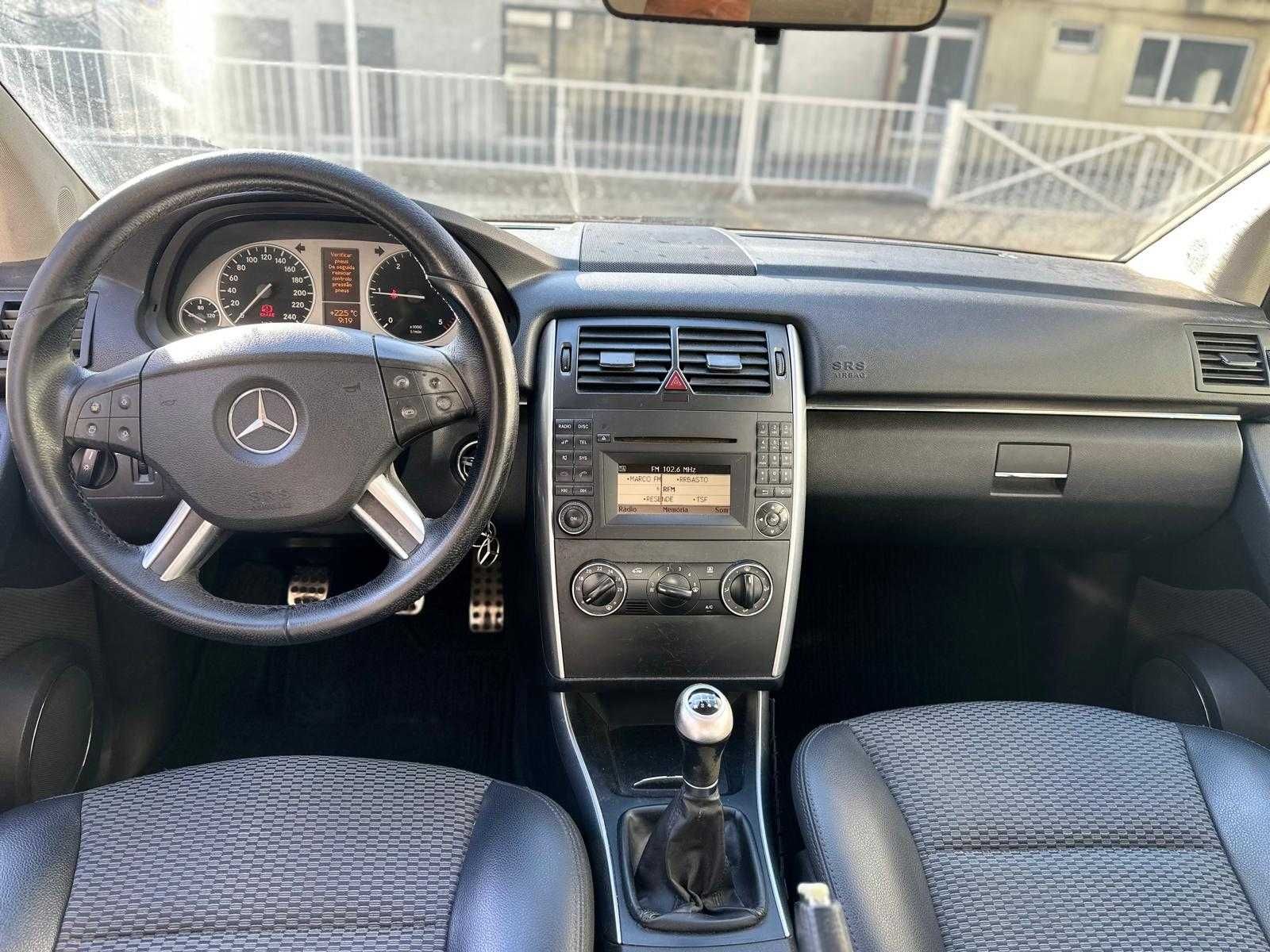 Mercedes-Benz B200